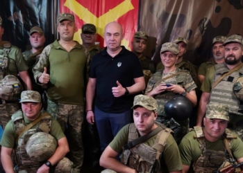 Сергій Надал на фронті передав воїнам квадрокоптери