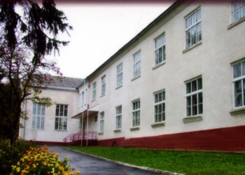 Школа зачинила свої двері перед учнями