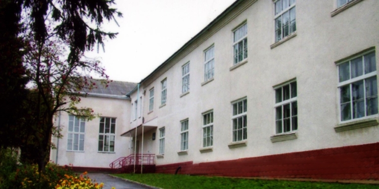 Школа зачинила свої двері перед учнями