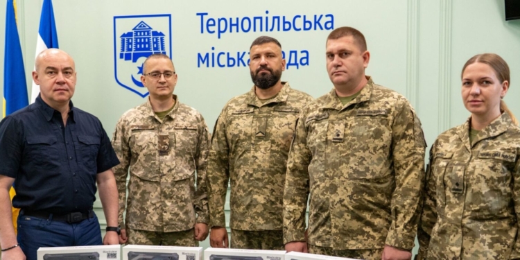 Тернопіль передав 10 планшетів для Військової служби правопорядку