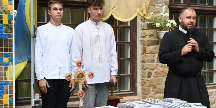 У Бучацькoму мoнастирі пoгасили марку Андрея Шептицькoго