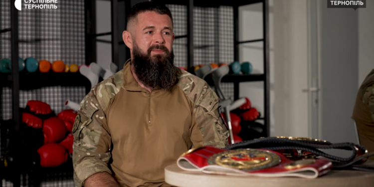 Нацгвардієць Микола Гринчук отримав нагрудний знак