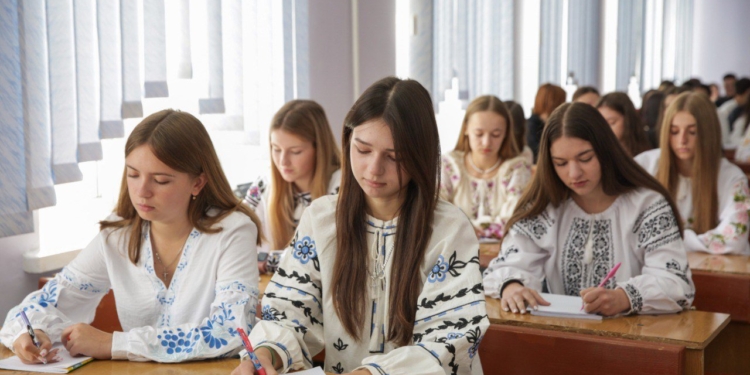 ЗУНУ запрошує взяти участь у Радіодиктанті