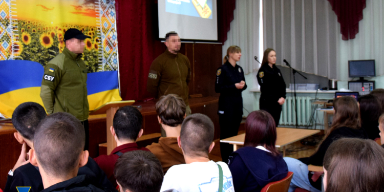 СБУ та Нацполіція навчають школярів Тернопільщини