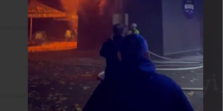 У Чорткові загорілася популярна піцерія