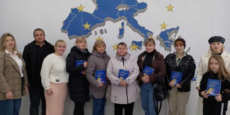 У ЗУНУ презентували підручник з англійської мови