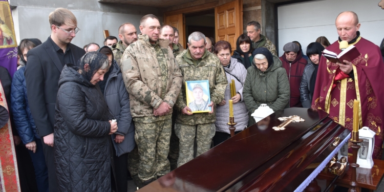 Бучацька громада прощається із загиблим захисником