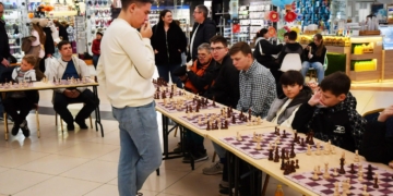 Благодійний шаховий сеанс організували в Подолянах