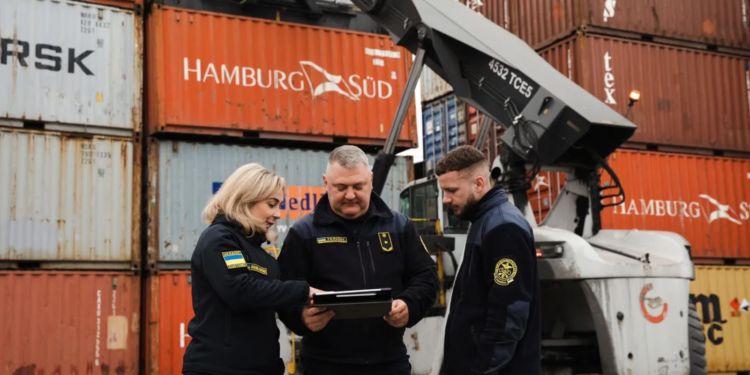 Колектив Тернопільської митниці становить 40% юнаків