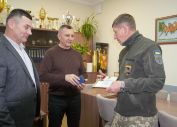 Захисника з Тернопільщини нагороджено Золотим хрестом