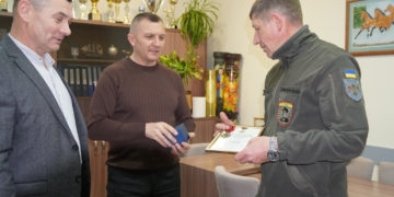 Захисника з Тернопільщини нагороджено Золотим хрестом