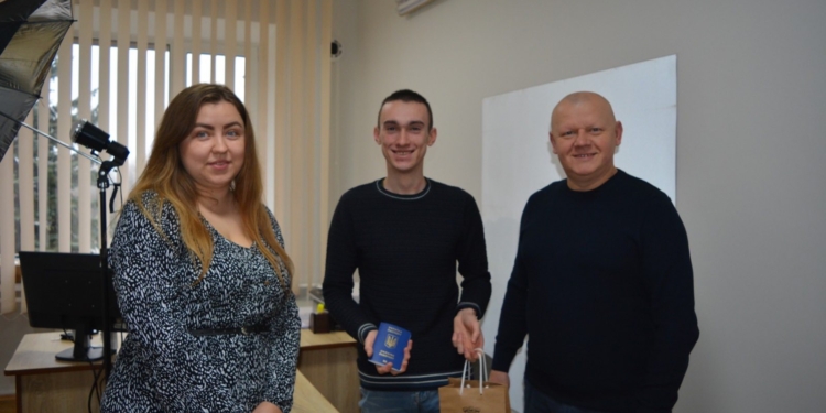 Дія.Центр у Збаражі видав сотню паспортів