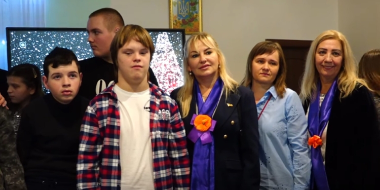 Асоціація жінок України передала обладнання школі