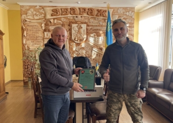 Міськрада Збаража передала захисникам тепловізійний приціл