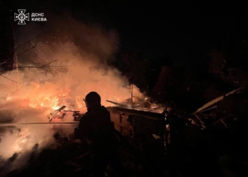 Чергова тривожна ніч під звуки вибухів