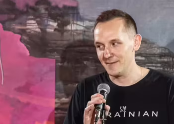 Американський комік підкорив тернопільську публіку стендапом