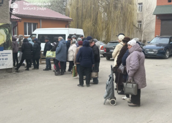 У Тернополі розпочали видачу святкових продуктових наборів