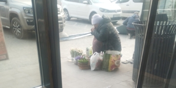 У Тернополі масово продають первоцвіти та черемшу