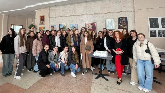 У ТНПУ презентували інклюзивну виставку «Замки Тернопілля»