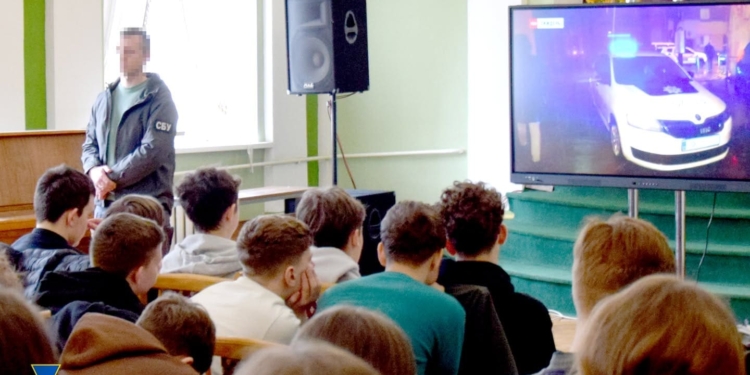 Захист молоді від ворожих пасток: СБУ та поліція проводять профілактику вербування у школах Тернополя