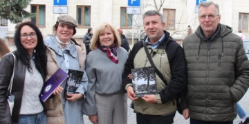 Книжкове турне Тернопіллям: обласна наукова бібліотека отримала 23 нові видання