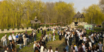 «Гаївки з молоддю» у Тернополі: сотні мешканців та гостей міста відродили великодні традиції