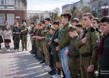 114 років гідності: у Тернополі на Театральному майдані відзначили День першої пластової присяги