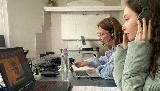 Практика синхронного перекладу в ТНПУ: магістранти забезпечили міжнародну лекцію про спорт у Британії