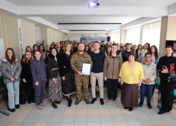 Герой України Владислав Стоцький зустрівся зі студентами ТНПУ: про дрони, фізичну підготовку та виклики війни