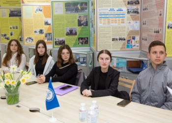 Фотовиставка «Тихий фронт» у ЗУНУ: як мистецтво відображає стійкість українців