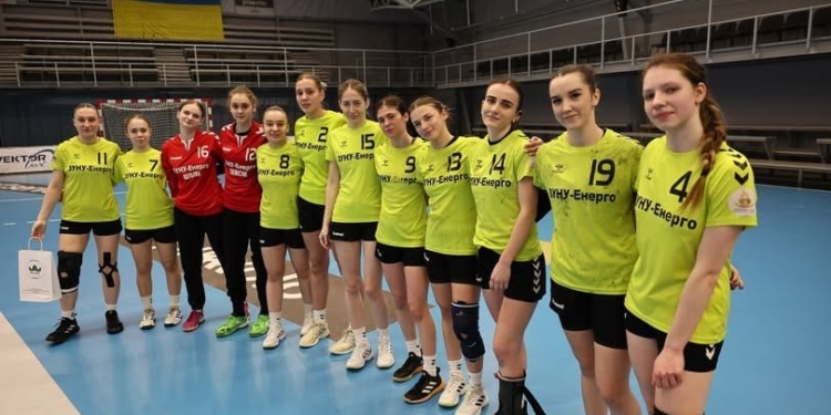 Срібний тріумф у Вищій лізі: гандболістки ЗУНУ стали віцечемпіонками України