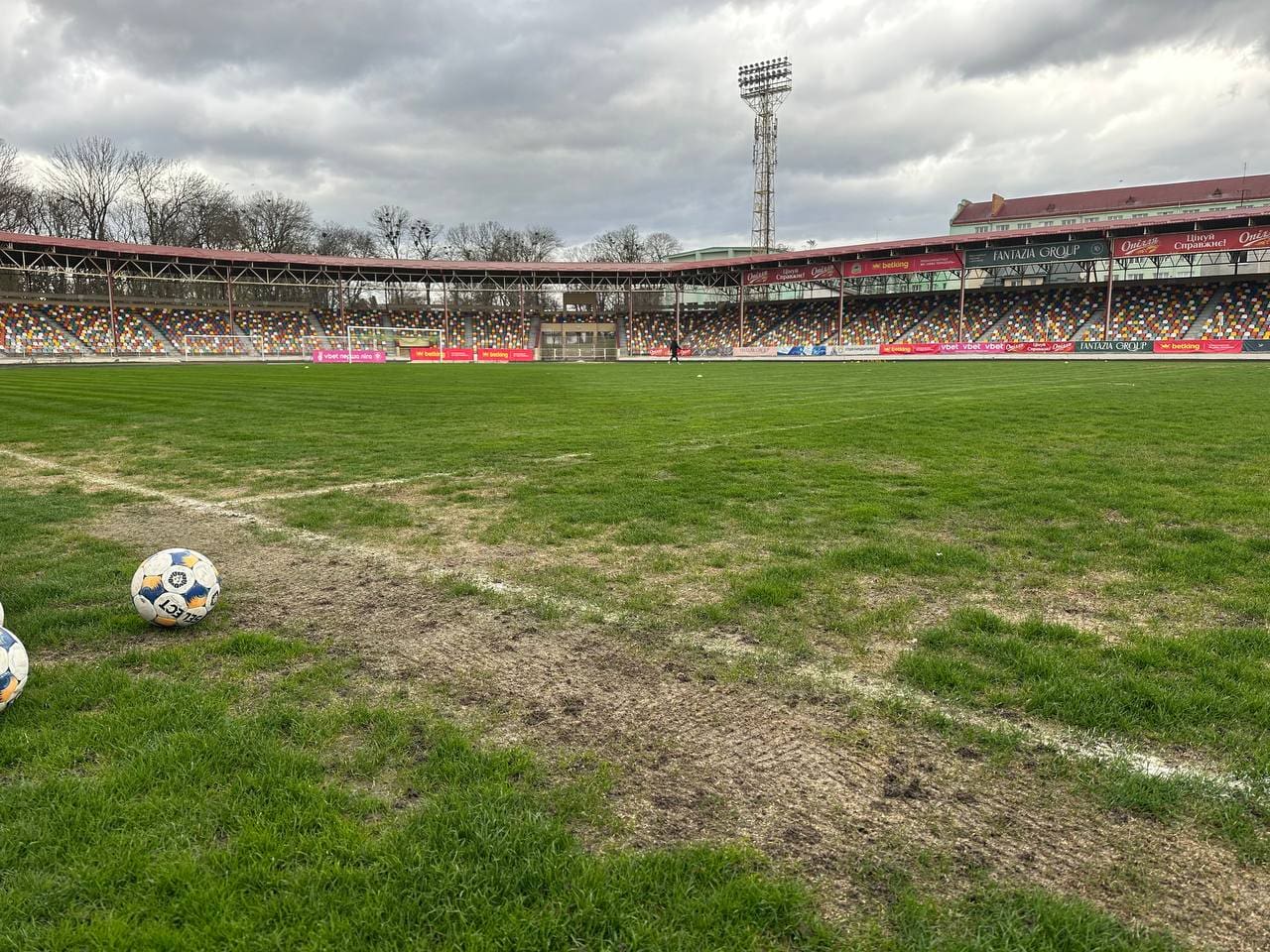 Поле стадіону