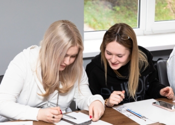 Студенти опановували техніку кавового живопису