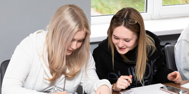 Студенти опановували техніку кавового живопису