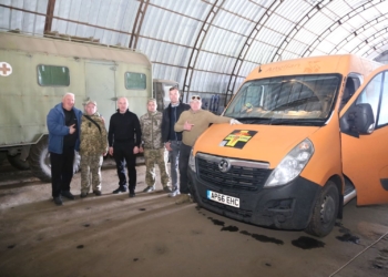 Підсилення 105-ї бригади ТрО: до захисників очільник Тернополя привіз важливий вантаж