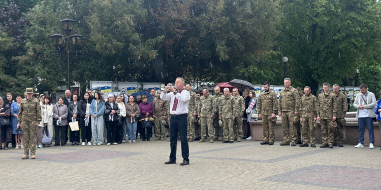 У Тернополі провели зворушливу акцію «Вишита стрічка пам’яті»