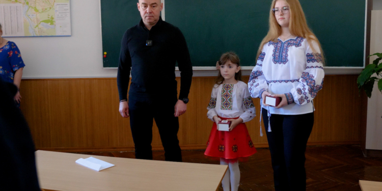Вічна пам’ять Герою: Сергій Надал передав пам’ятний годинник донькам загиблого захисника