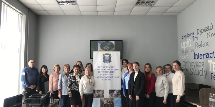 У міській бібліотеці обговорили майбутнє філологічних досліджень МАН