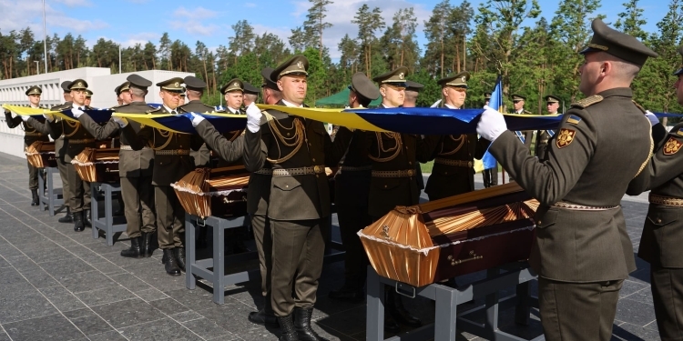 На Національному військовому цвинтарі поховали воїнів із Тернопільщини та Житомирщини
