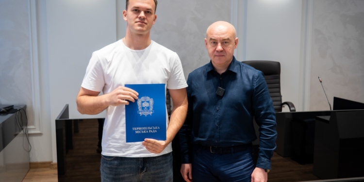 Сергій Надал відзначив нагородами 19 тернопільських медійників до Дня журналіста