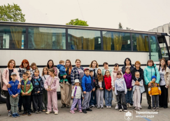 Психологічне відновлення у горах: родини полеглих Героїв із Тернополя вирушили на ретрит до Карпат