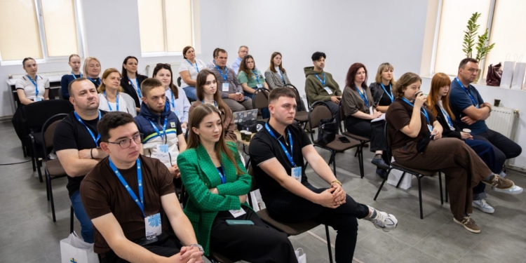 У тернопільському Карітасі презентували освітню платформу «СОВА» для парафіяльних волонтерів
