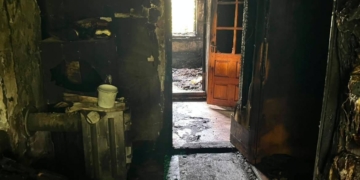 Ударом блискавки знищено будинок 72-річної бабусі на Зборівщині: онук просить про допомогу