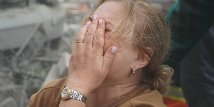 Наслідки масованого удару РФ: пожежі й порятунок людей у Львові та трагедія на Дніпропетровщині