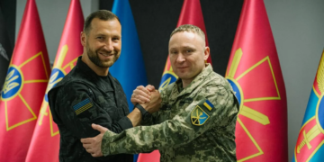 Далекобійні удари, роботизація та перенесення війни на територію РФ: військове керівництво визначило стратегію