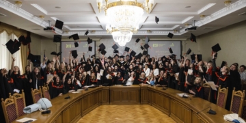 Вручення дипломів випускникам соціально-гуманітарного факультету ЗУНУ