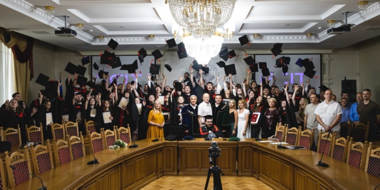 Випускники ЗУНУ отримали дипломи з ІТ-технологій