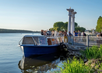 На Тернопільському ставі розпочав випробувальні рейси четвертий теплохід — «Йота»
