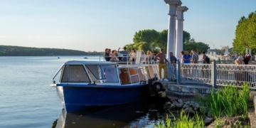 На Тернопільському ставі розпочав випробувальні рейси четвертий теплохід — «Йота»