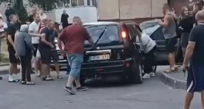 На вулиці Леся Курбаса у Тернополі виник конфлікт навколо авто ТЦК